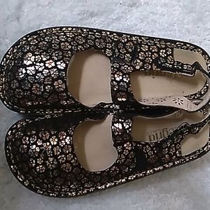 Alegria women shoes size 6.5 Marked as size 37
